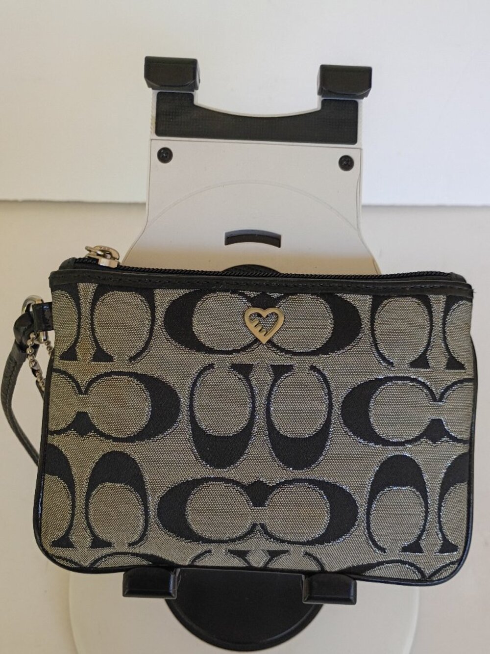 Coach Poppy Signature Heart Wristlet EUC